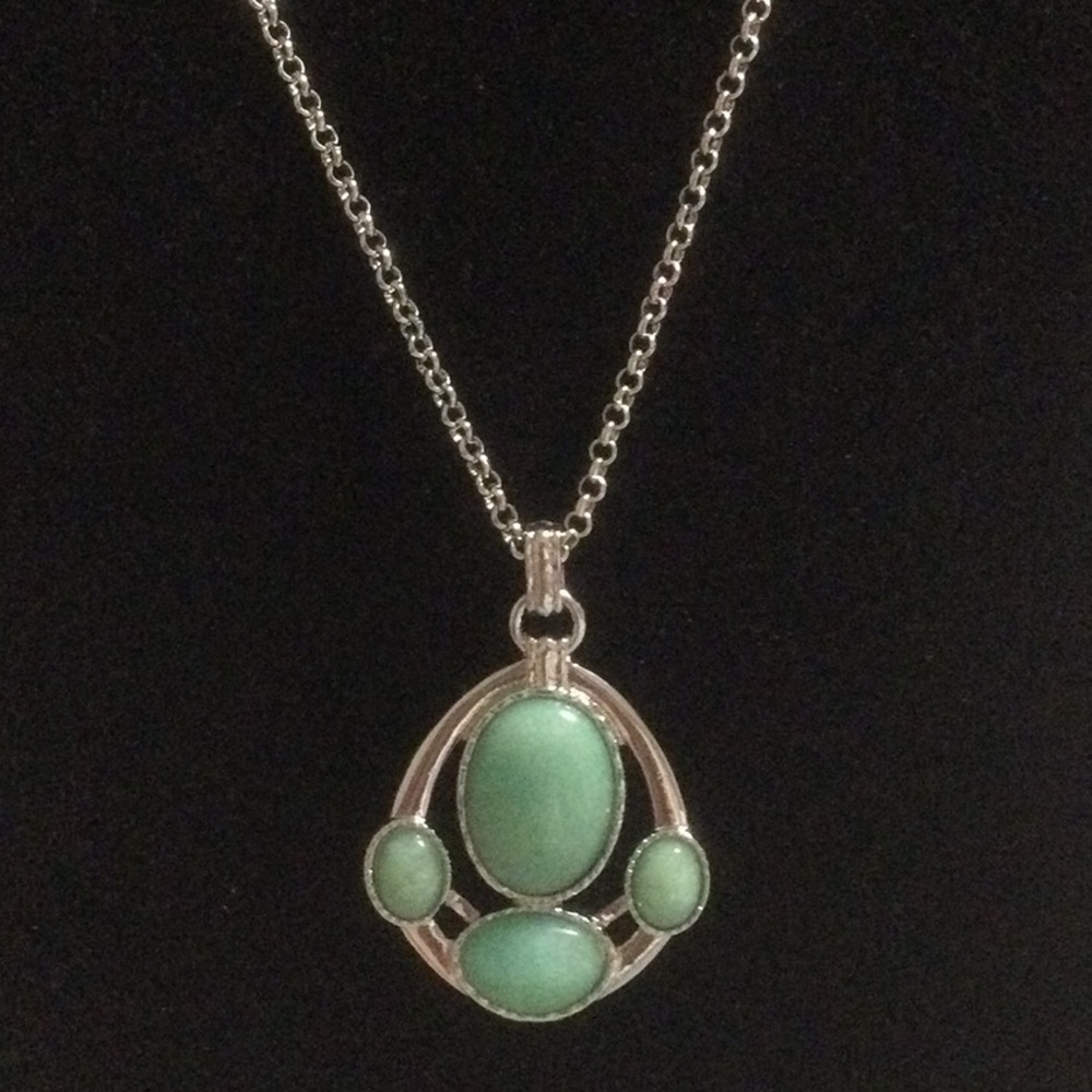 Elegant Silver and Green Pendant Necklace